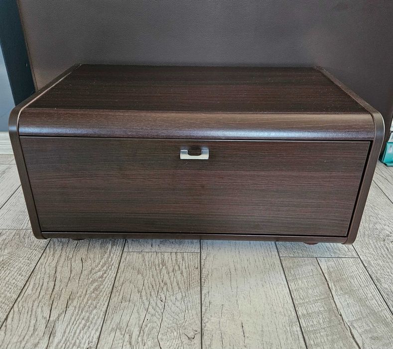 Dwie szafeczki do sypialni