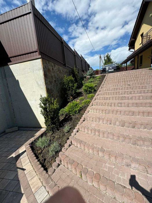 Ландшафтні роботи: посадка дерев, автополив, покіс трави, вивіз сміття