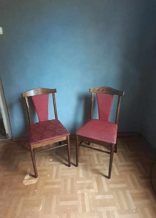 Stare krzesła drewniane tapicerowane Fameg