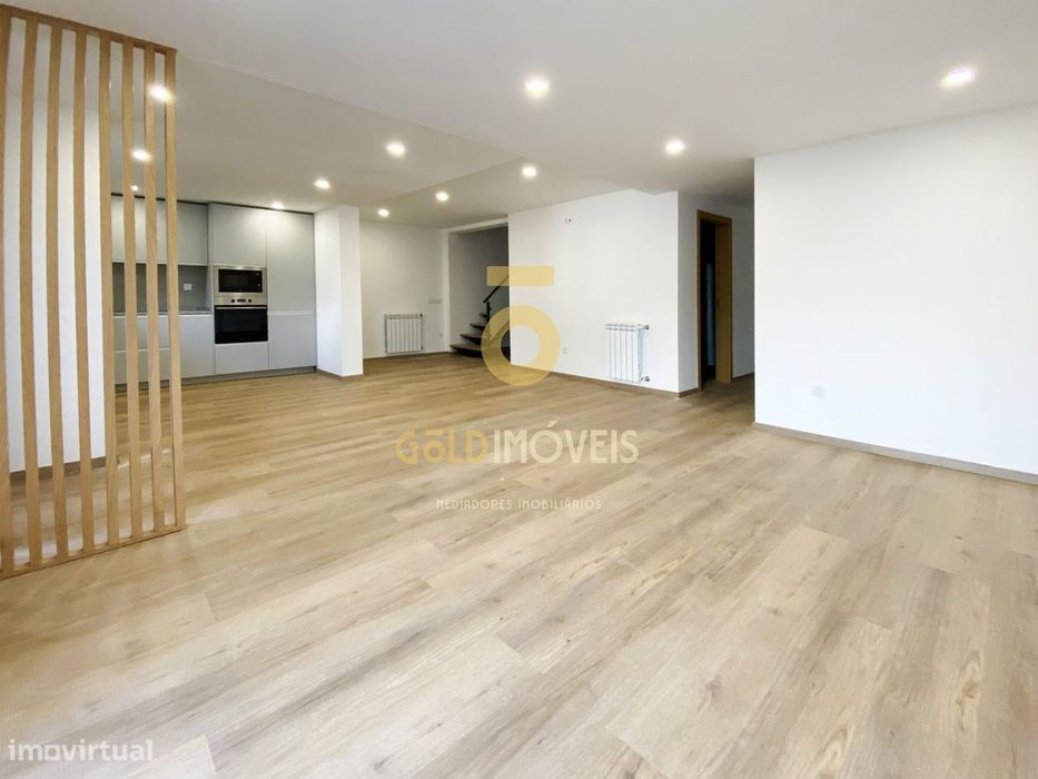 Moradia Geminada T3 Venda em Macieira de Sarnes,Oliveira de Azeméis