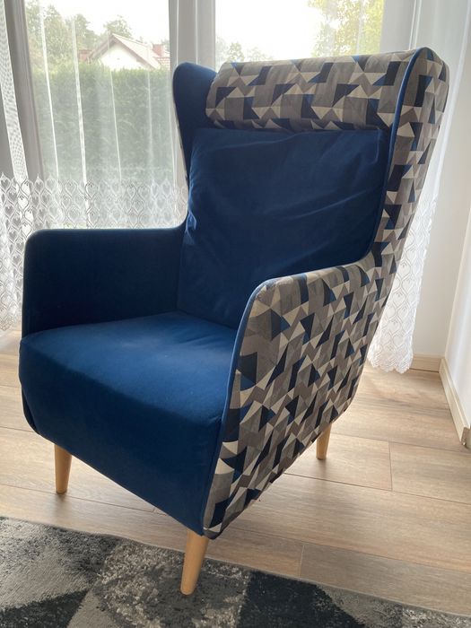 Stylowy fotel „uszak” granatowy (wzór geometryczny)