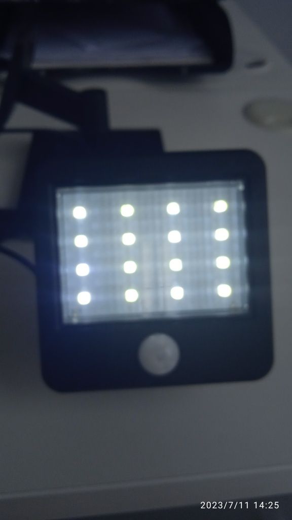 Прожектор/світильник  Solar LED на сонячній енергії