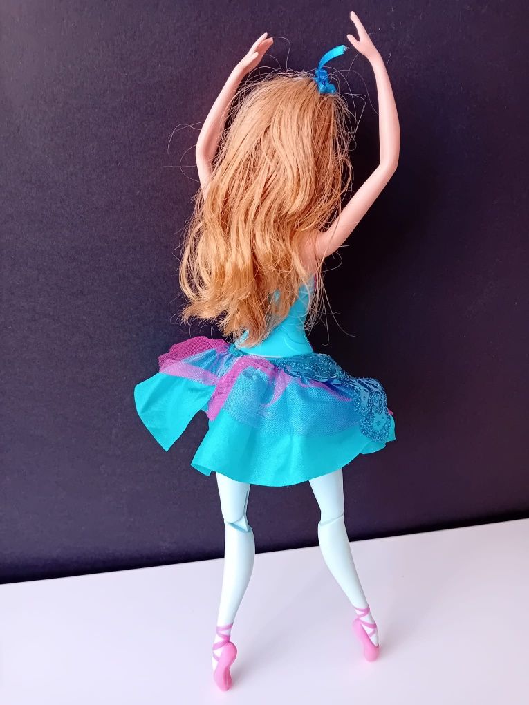 Barbie bailarina com articulações na perna