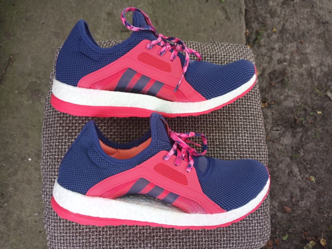 Жіночі кросівки Адідас Pureboost x. Розмір 39.