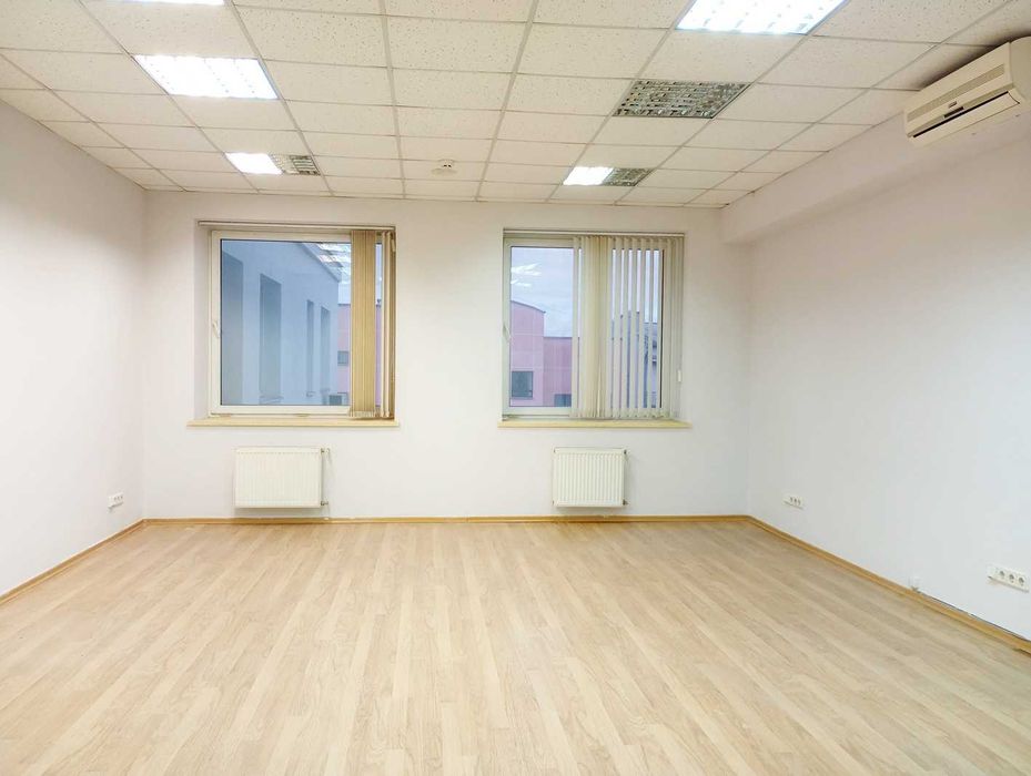 Ціна разом з усіма компослугами! Центр! Офіс, 38 кв/м, вул.С.Стрільців