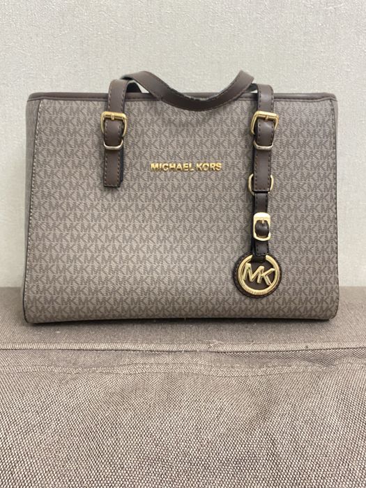 Сумка жіноча в хорошому стані По дну все ціле