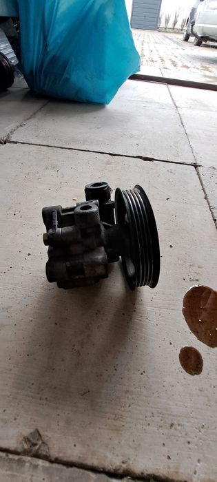Pompa wspomagania toyota Avensis t25 2003r