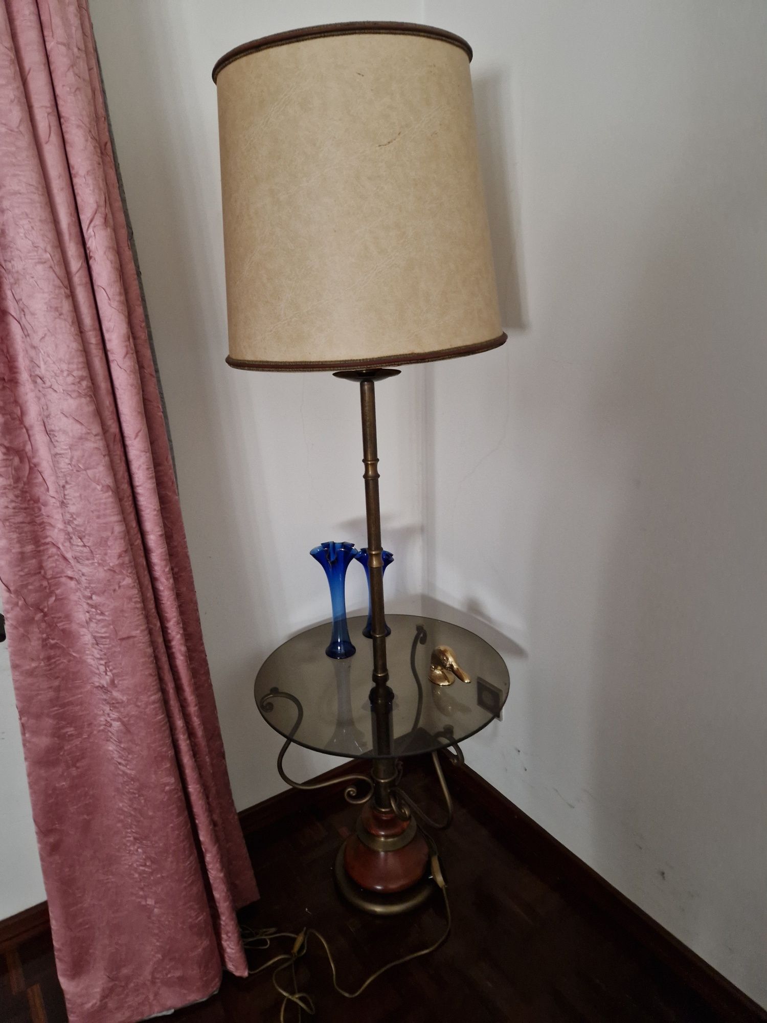 Candeeiro com mesa vidro