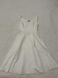 Біла сукня