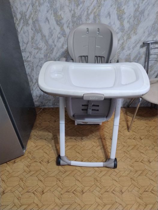 Продам дитячий столик для годування Joie