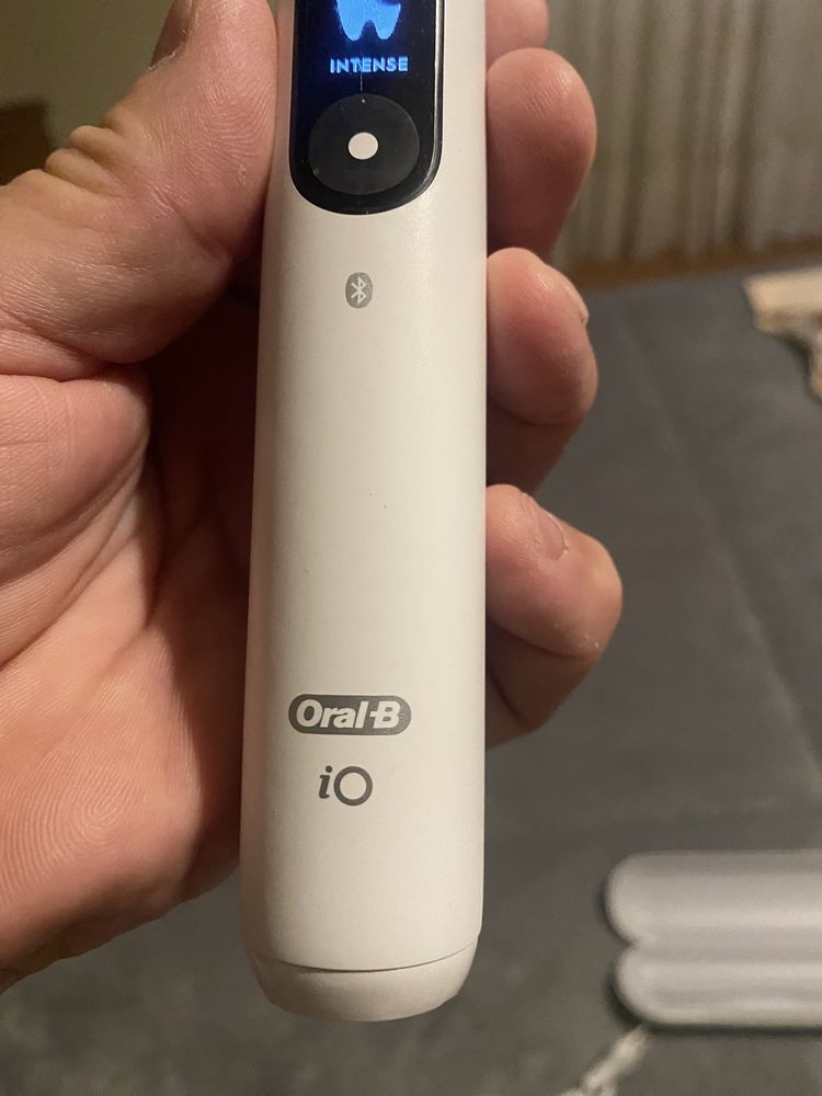 Escova de dentes  oral B io como nova