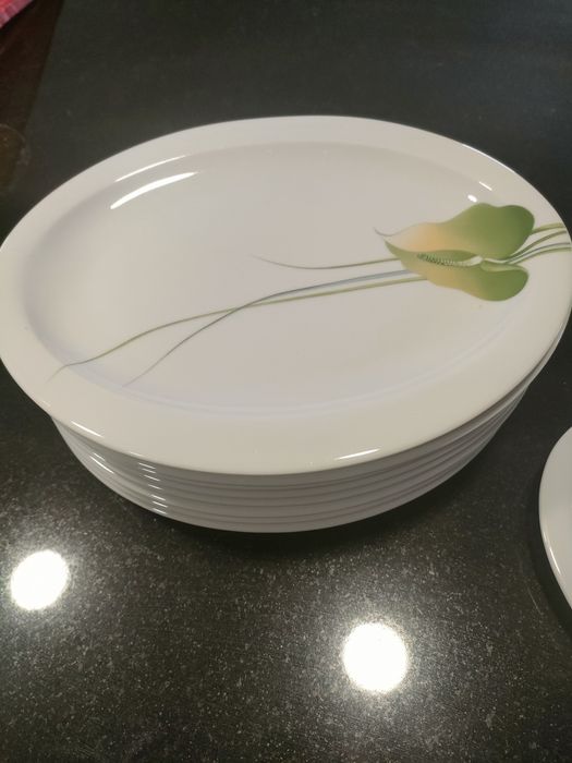 Conjunto chavenas de chá+ pratos  comida