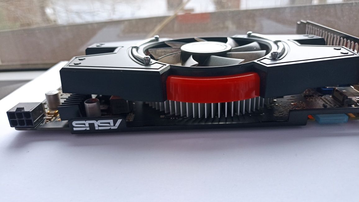 Відеокарта Asus geforce gtx 550 ti