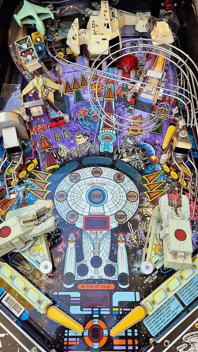 flipper ,pinball Star Trek the Next Generation i Street Fighter II