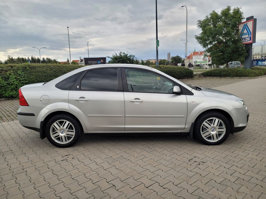Ładny Ford Focus mk2 sedan 1.8 TDCI 115km-2005 rok-Klima-Hak-Oszczędny