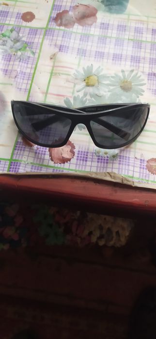 Продам защитосонячные очки