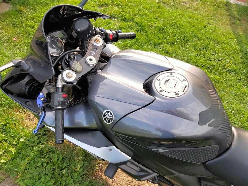 Yamaha R1 RN12 "Zadbana"