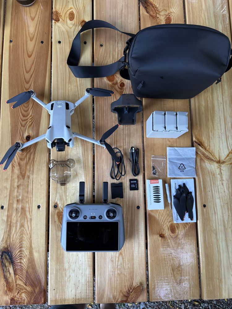 Dron DJI Mini 4 Pro Combo. Jak nowy!