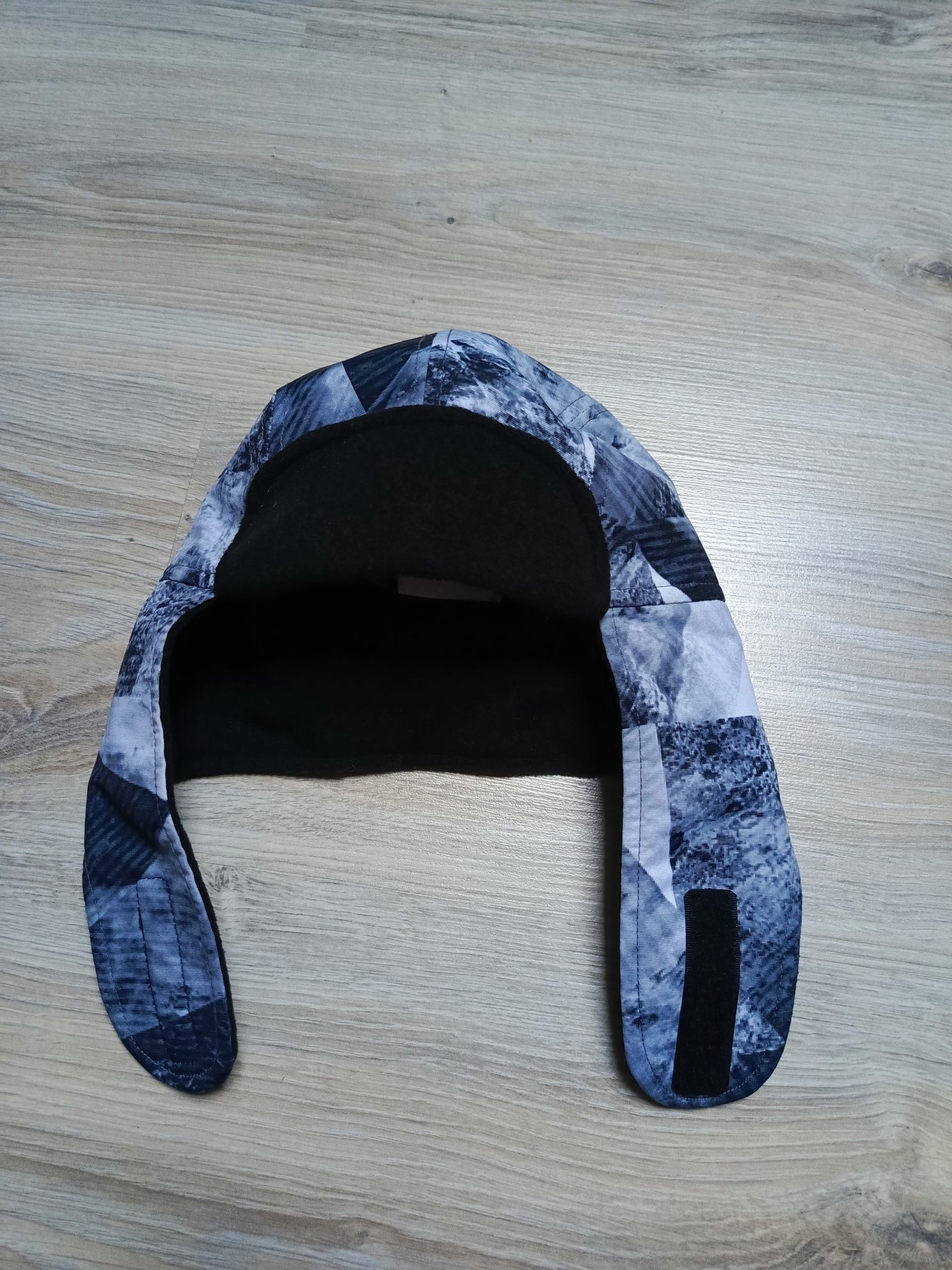 Czapka dla chłopca 4F zimowa daszek polar pod szyją