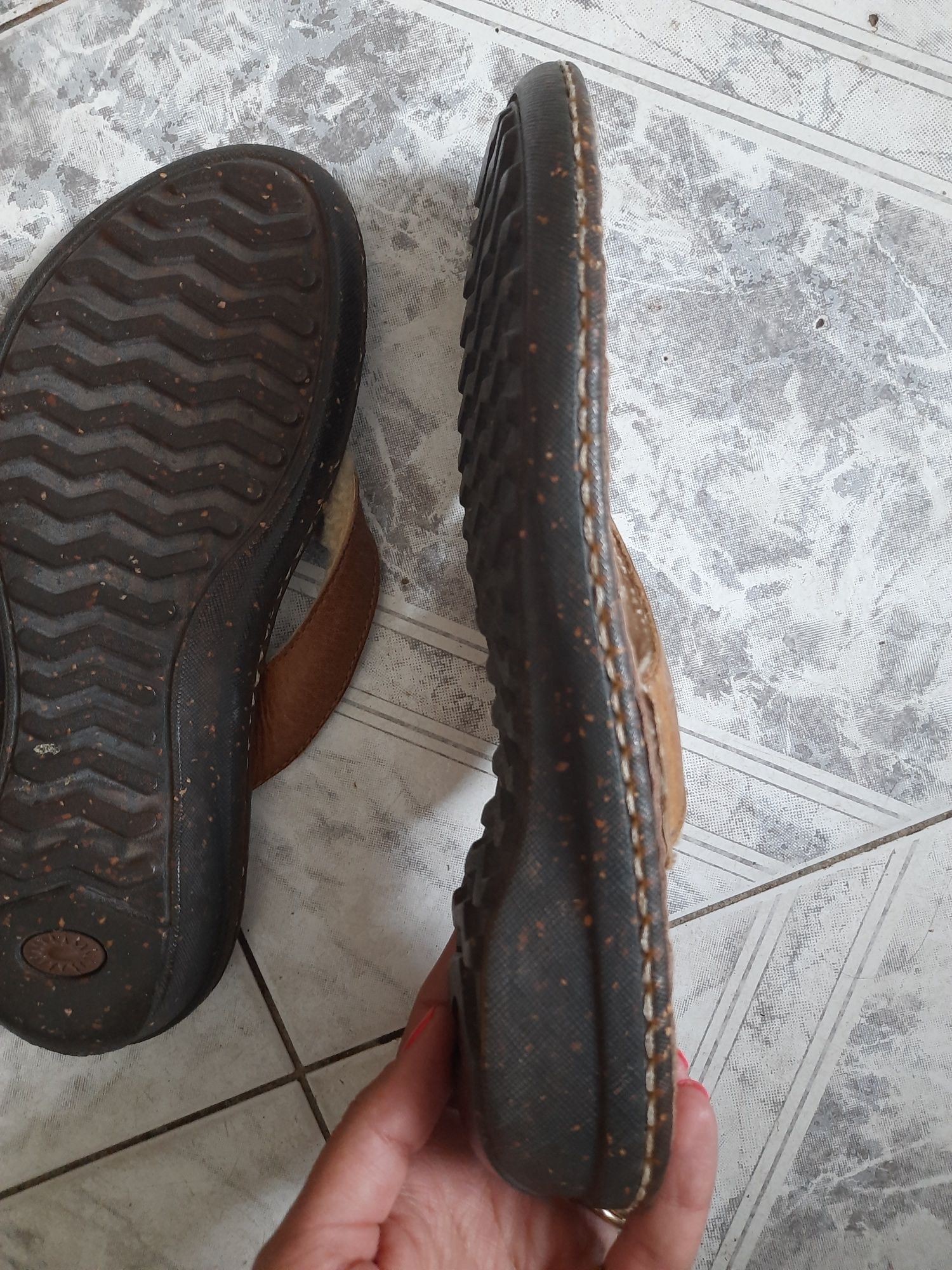 UGG Australia klapki ze skóry owczej 38 Unisex