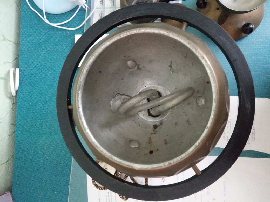 Электросамовар Спутник латунный,полированный.Ёмкость 2,5 литра, с зав