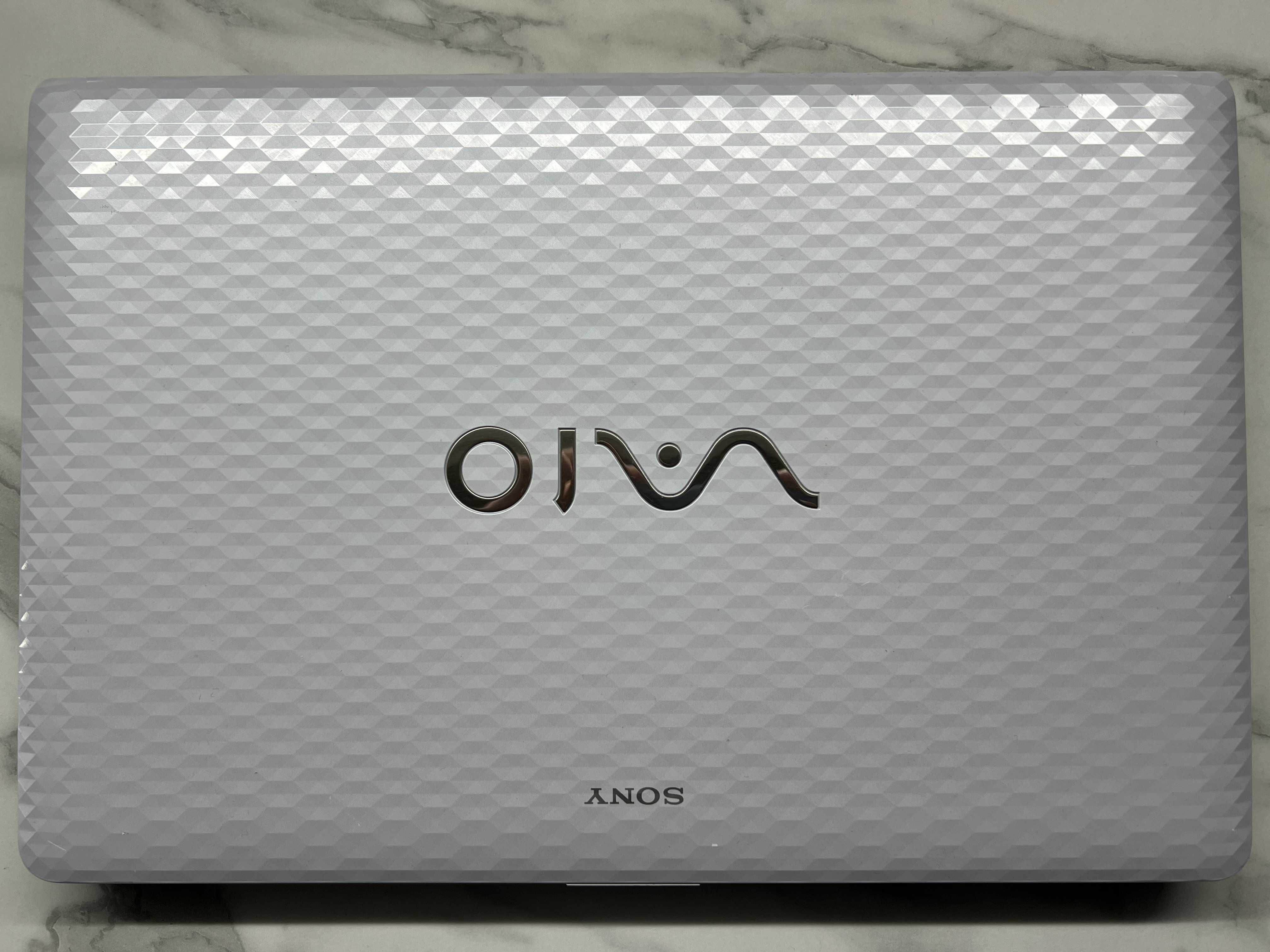 Sony VPC-EH1M1E Core i3-2310M/8Гб ОЗУ/GeForce 410M/500Гб HDD/15.6" HD
