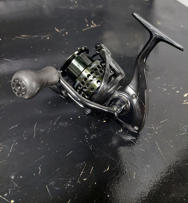 Kołowrotek Okuma Custom Black Feeder