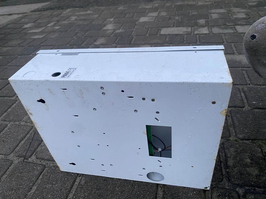 Коробка металева