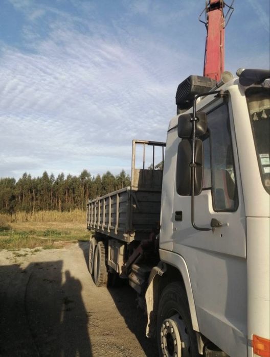 Volvo FL10 - Tri Basculante - Grua