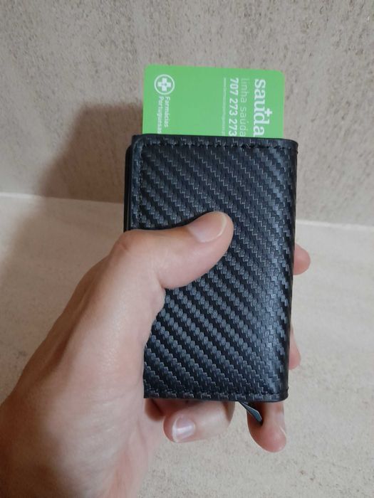Carteira elegante com bloqueio contactless