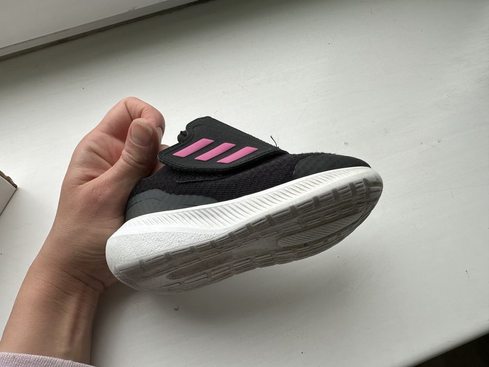 Дитячі кросівки adidas, розмір 23,5, оригінал