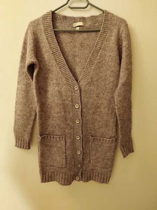 Długi kardigan Red Label — miękki ciepły z kieszeniami retro cozy look