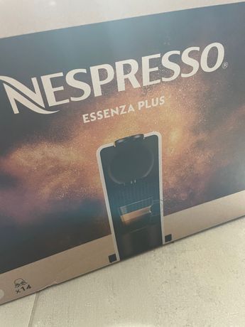 Máquina café Nespresso Essenza Plus Nova Branca