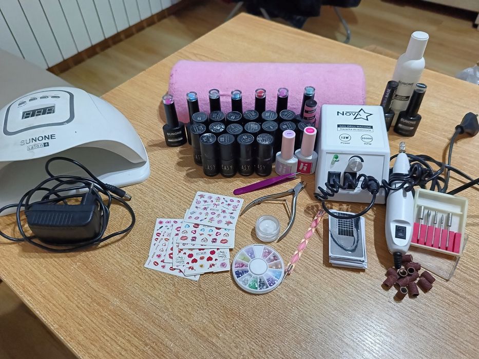 Sprzedam zestaw  do paznokci