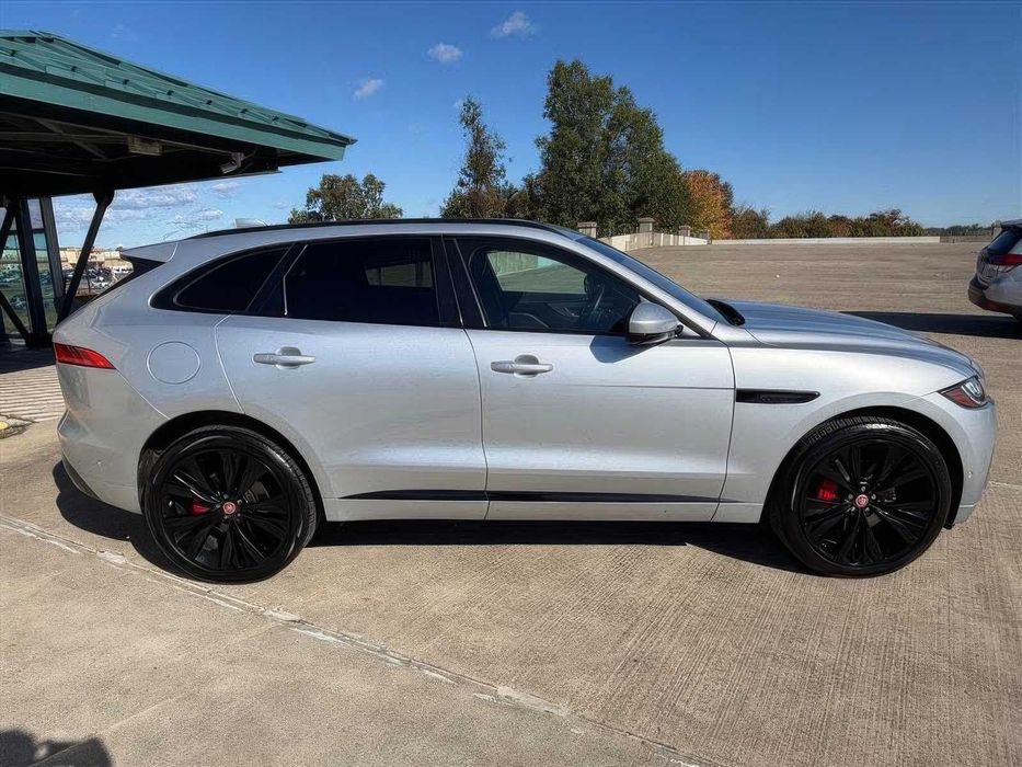 Jaguar F-PACE S      2019