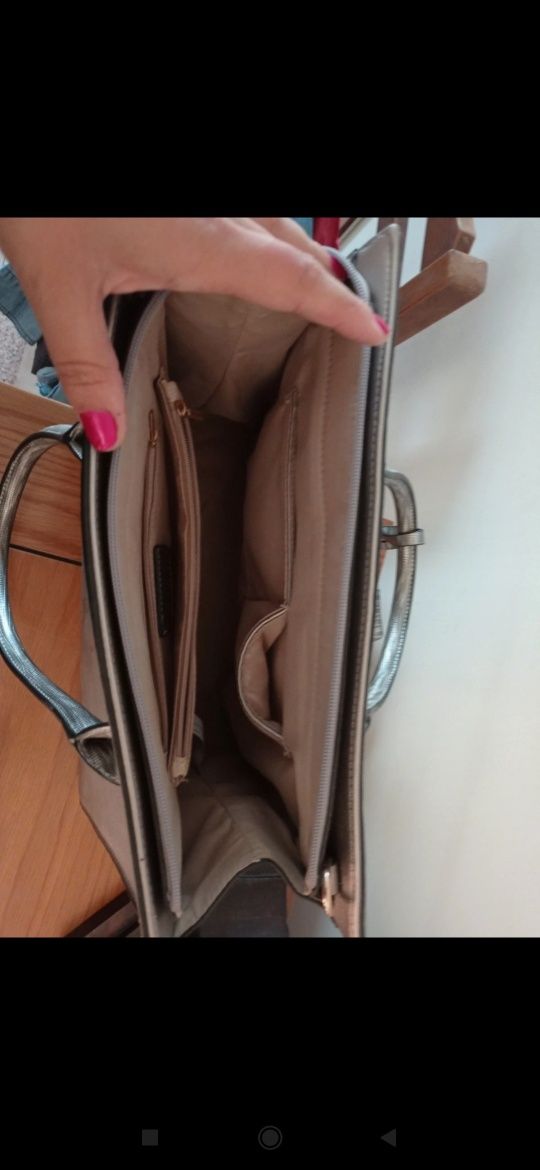 Bolsa de alças prateada