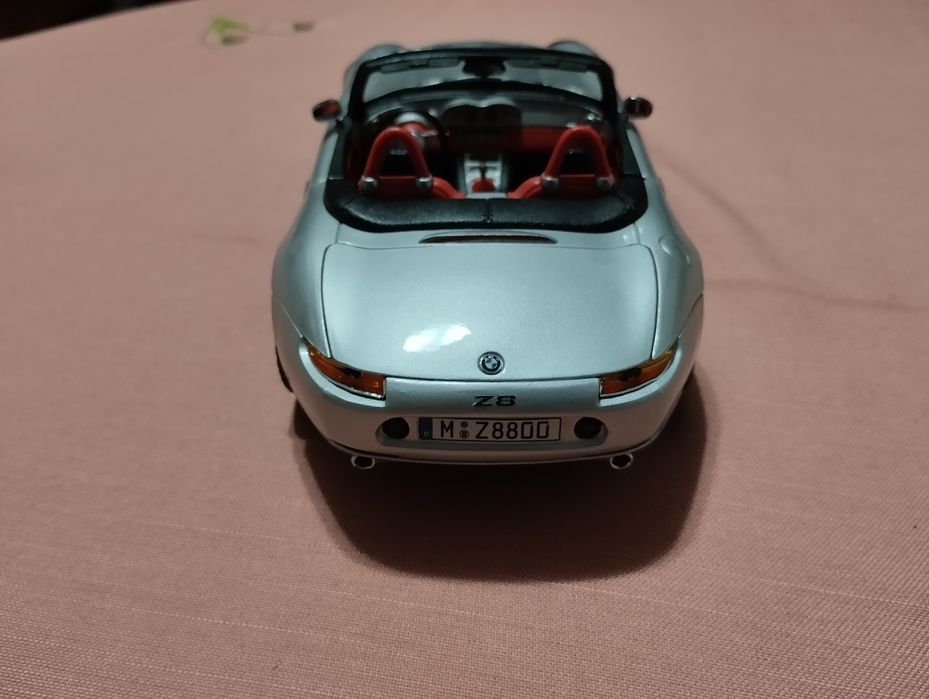 Miniatura BMW Z8 Bburago 1:18