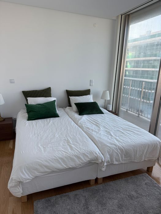 Cama 200x90 com colchão IKEA