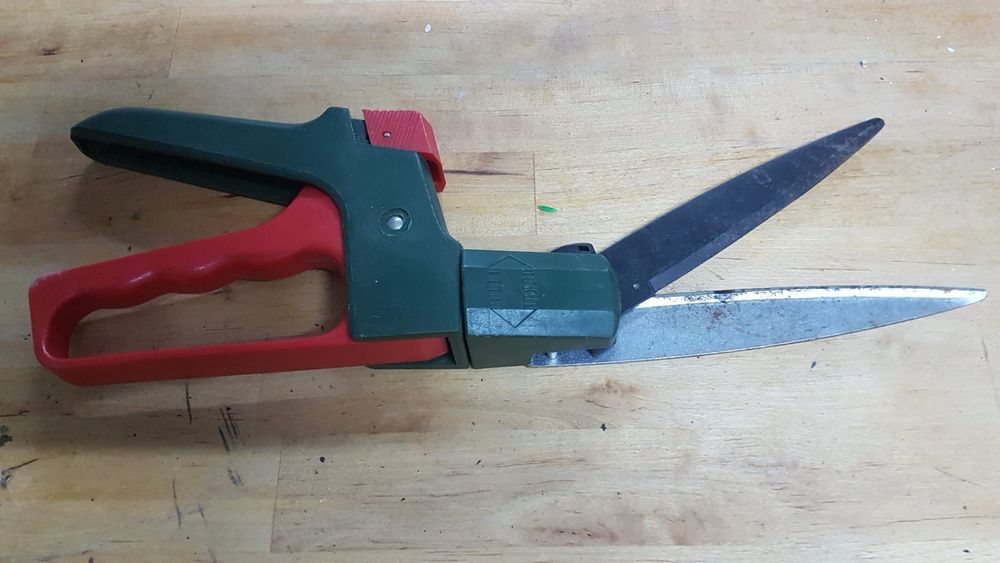 Tesoura de poda impecável