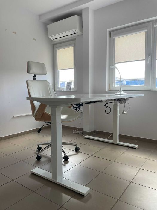 Biurko elektryczne regulowane białe - Gratis Lampka