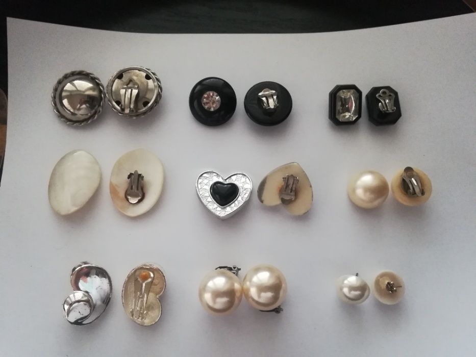 Anéis baratos e brincos novos e usados