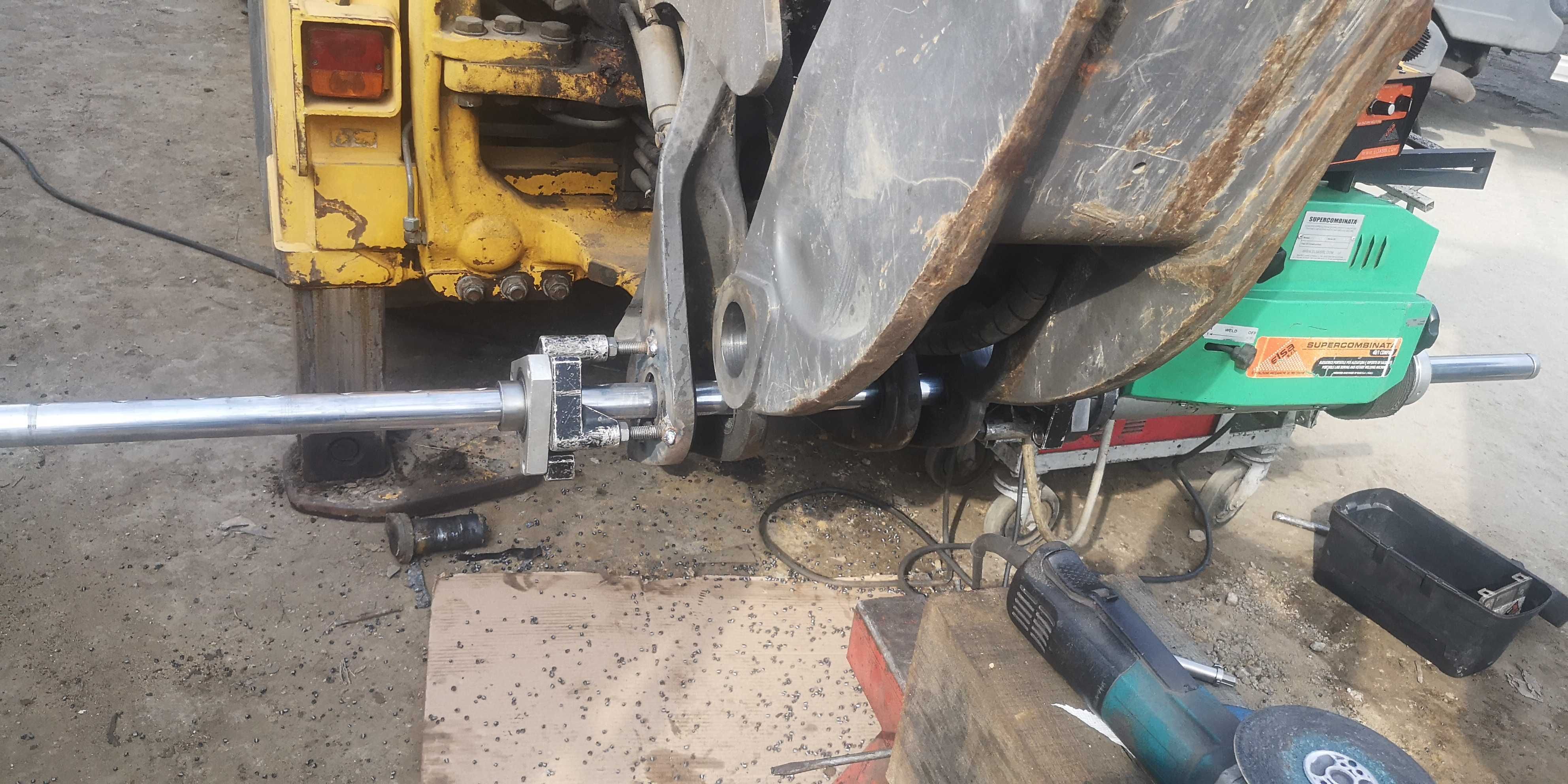 Wytaczanie tulejowanie sworzeń volvo jcb kat