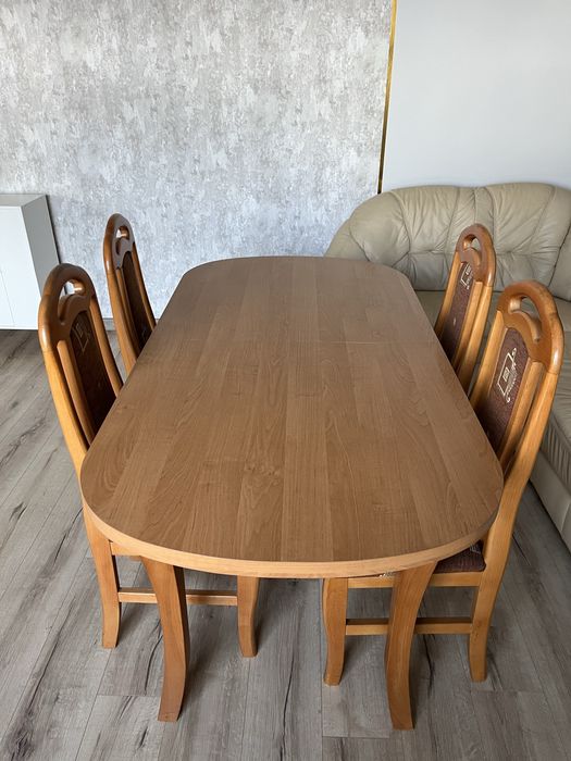 Stól z 4 krzeslami