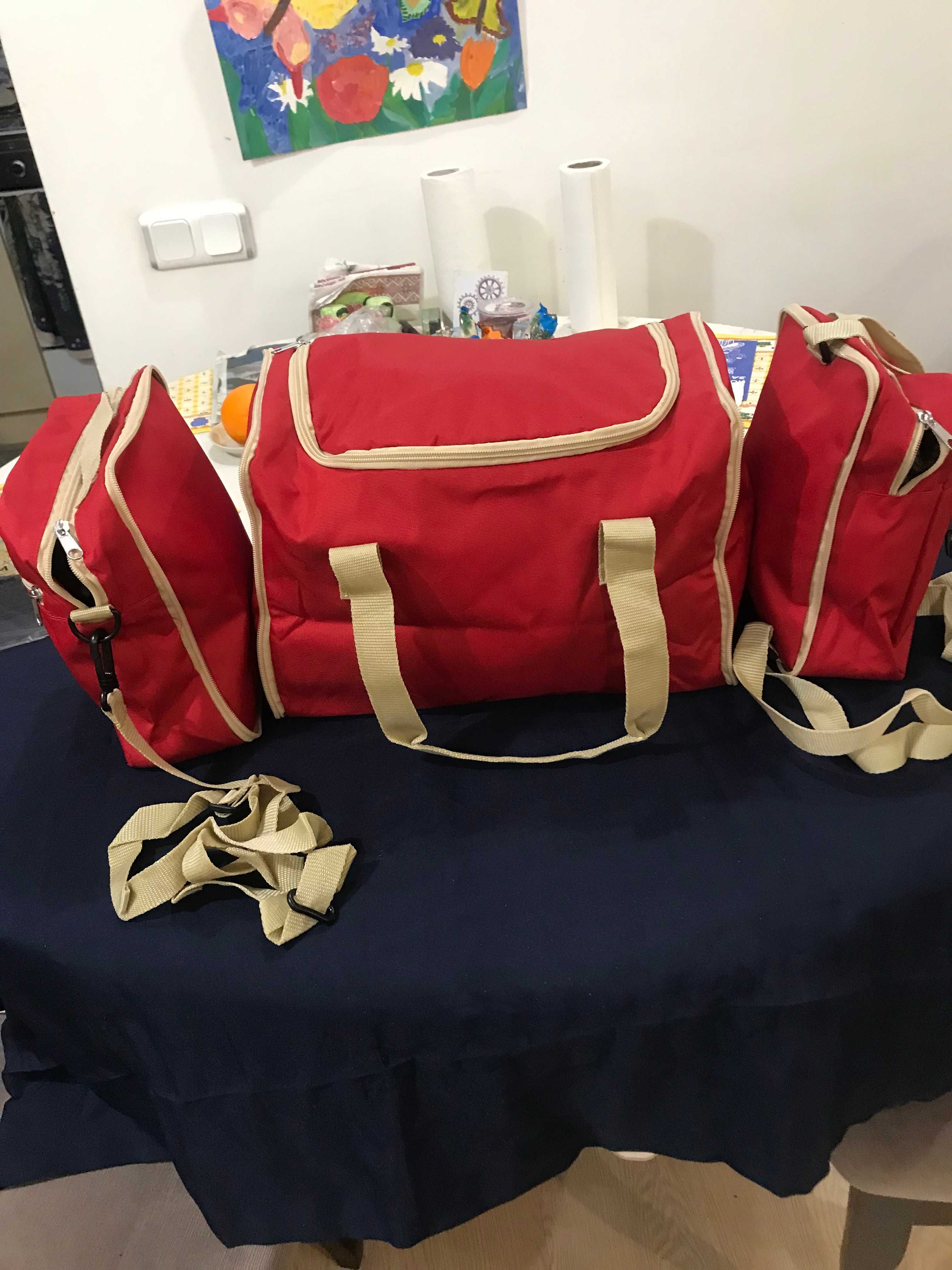 Сумка трансформер , состоящая из 3 х предметов , сумка и 2 рюкзака