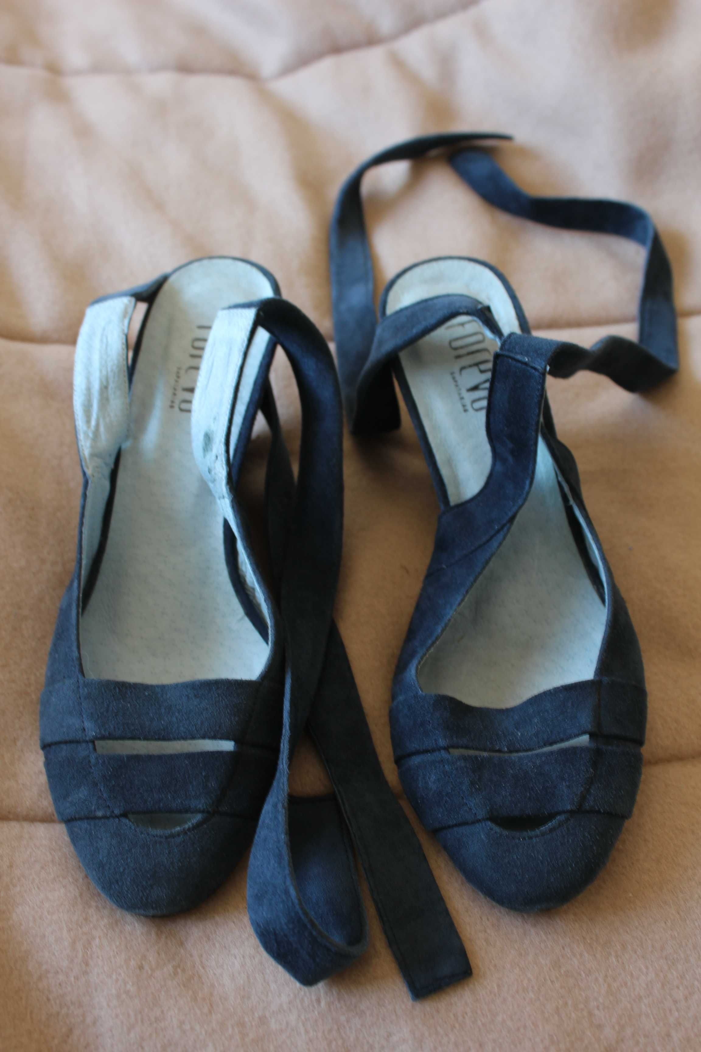 Sapatos azul marinho de atar
