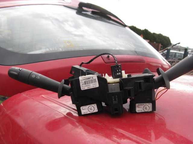 Renault Twingo 2  tapicerka wykładziny części karoserii nadkola
