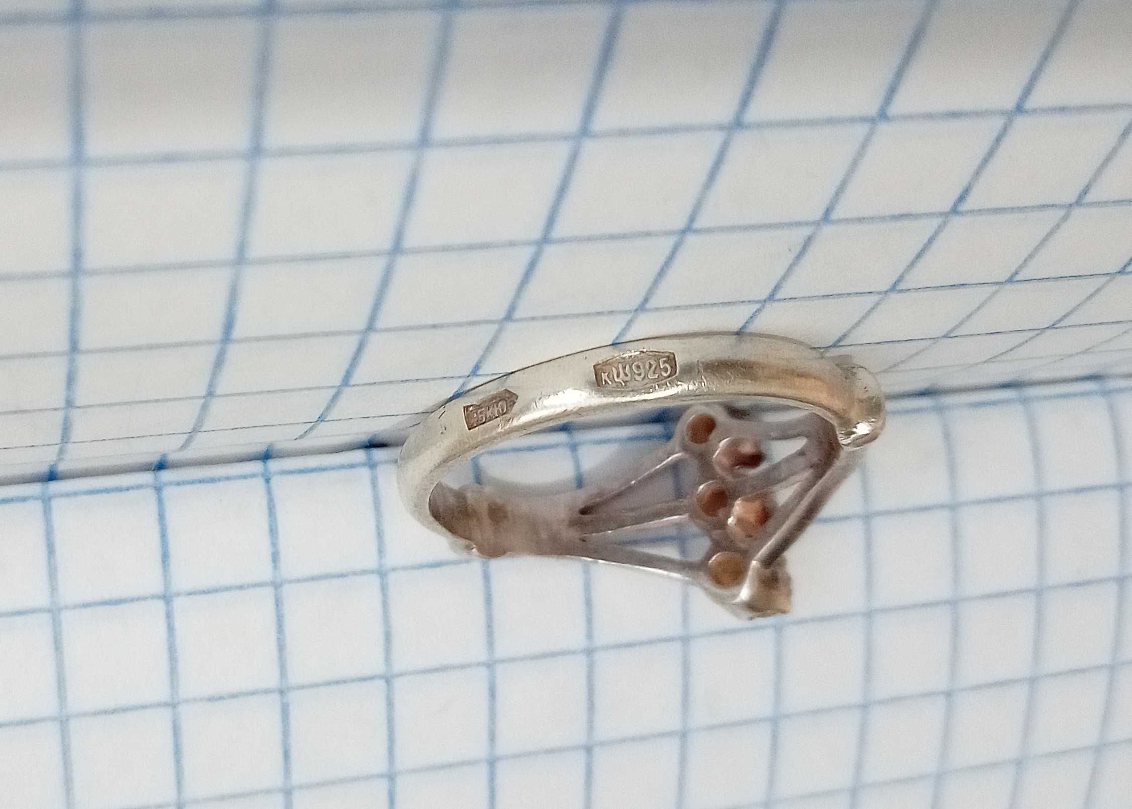 Кольцо колечко с камнями серебро 925 проба. Размер 17