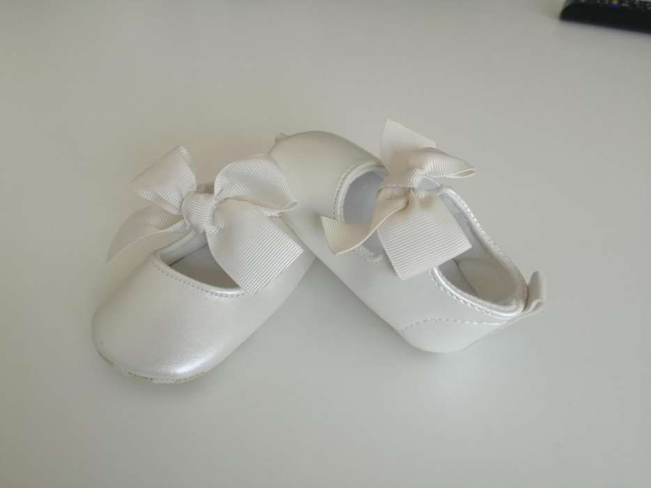NOVOS Sapatinhos de criança perola