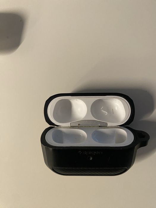 AirPods Pro 1 gen – działająca lewa, prawa trzeszczy, etui OK.