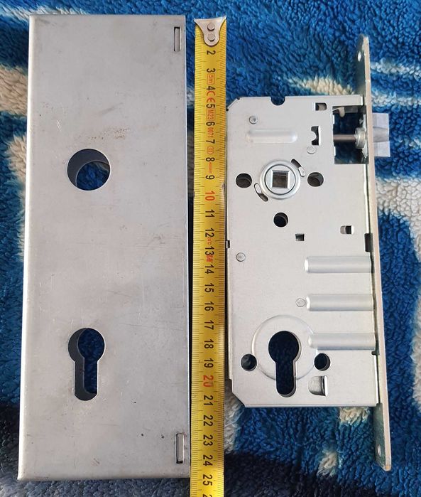 Zamek w stalowej kasecie okazja tanio